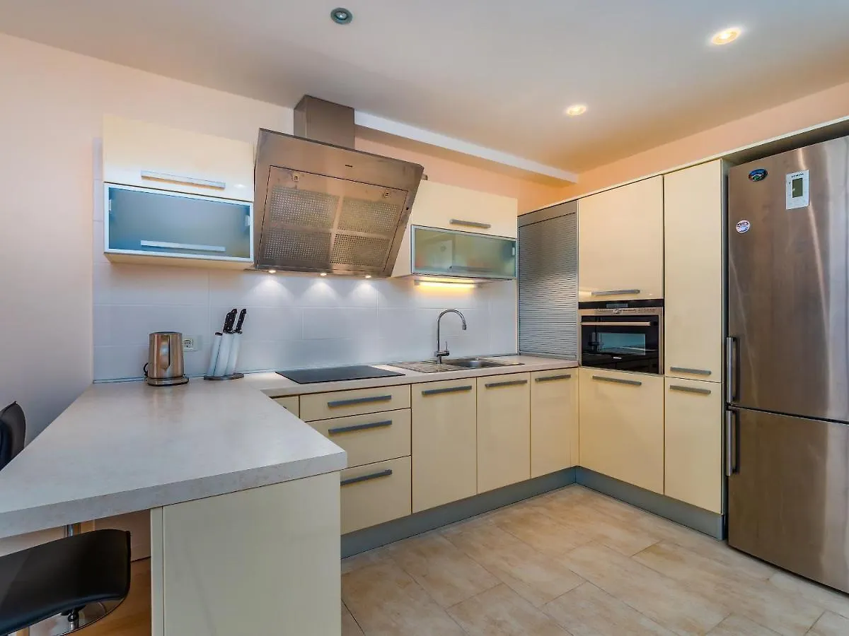 Apartmani Kraj Moscenicka Draga Guest house