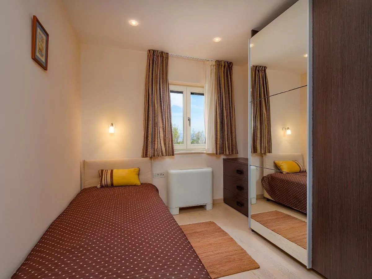 Apartmani Kraj Moscenicka Draga Guest house