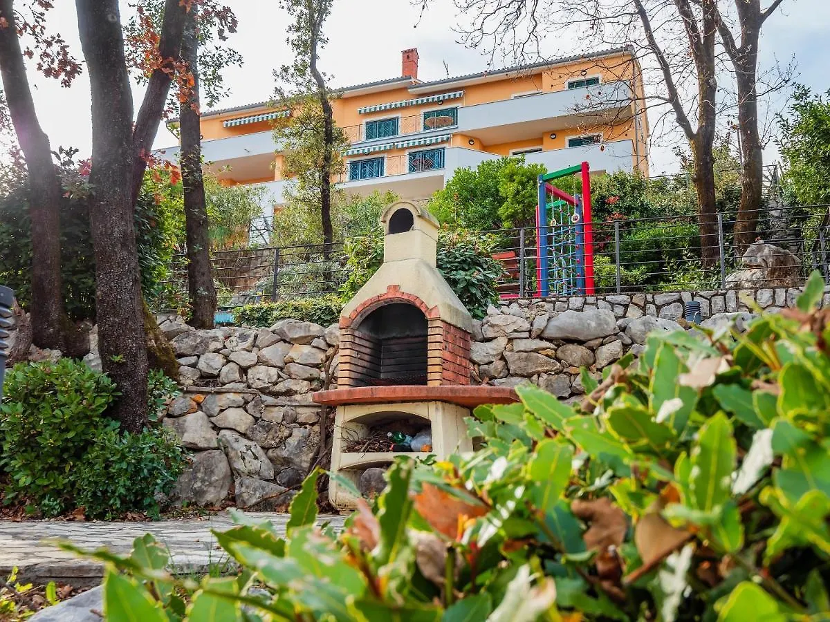 Apartmani Kraj Moscenicka Draga Guest house