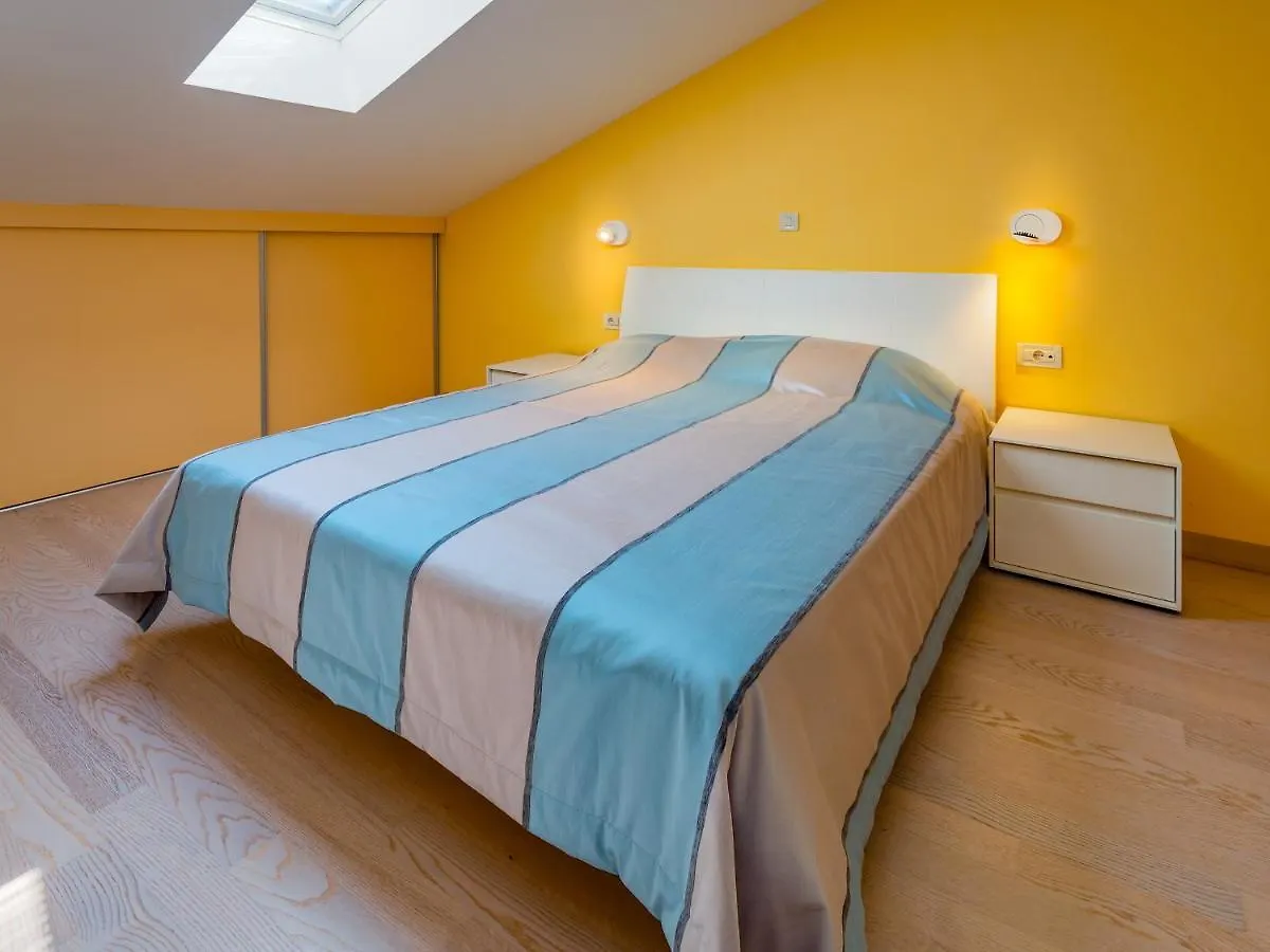 Apartmani Kraj Moscenicka Draga Guest house