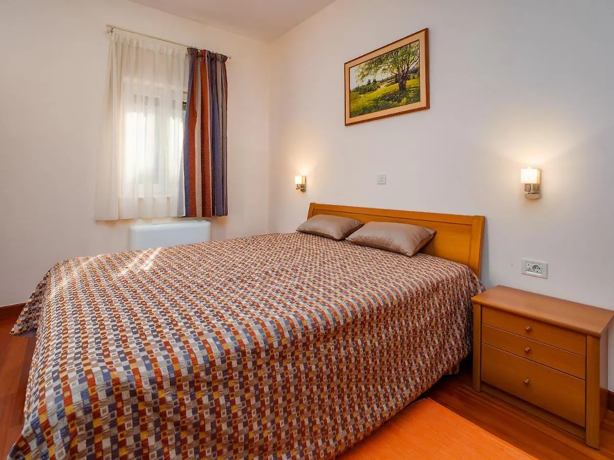 Apartmani Kraj Moscenicka Draga Guest house