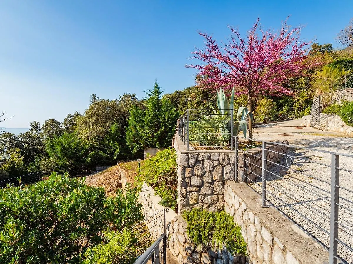 Apartmani Kraj Moscenicka Draga Guest house
